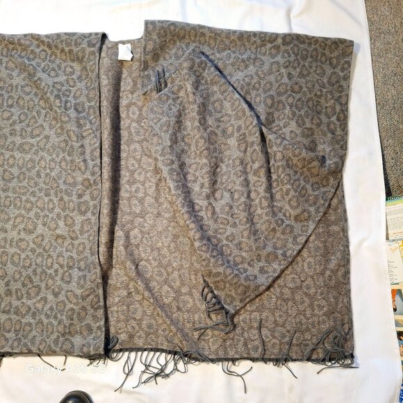Woolrich Womens One Size Animal Print Shawl Wrap Poncho With Fringe Hem Polyeste - Picture 4 of 7